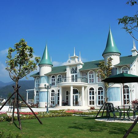 Sigma Castle Apartment Yilan Екстериор снимка