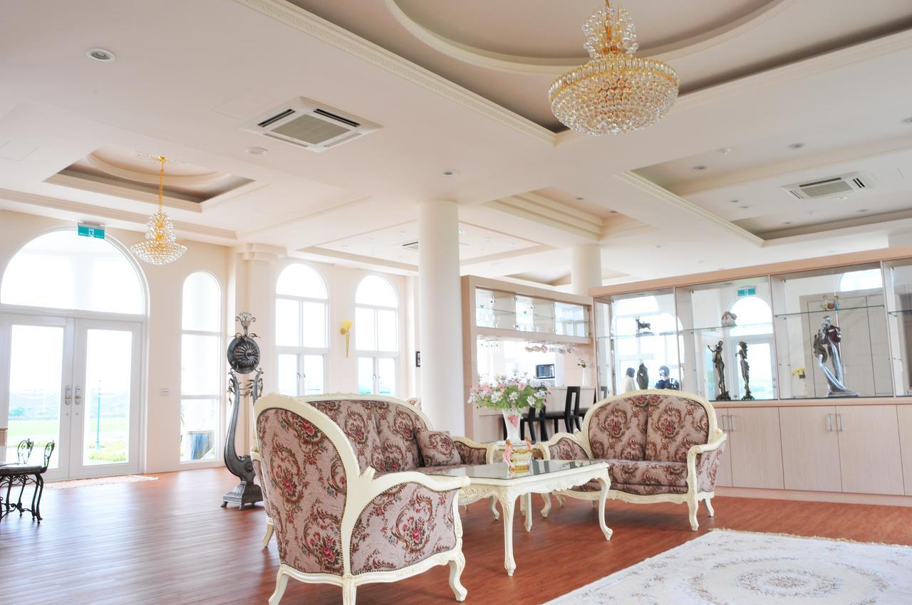 Sigma Castle Apartment Yilan Екстериор снимка